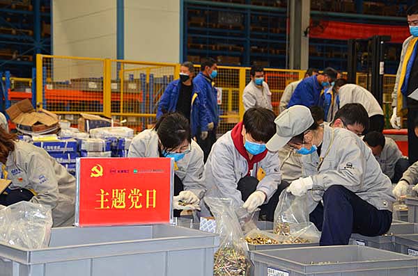 1583759941471897.jpg 促生长、抓落实----集团公司手艺中心党支部开展主题党日义务劳动1.JPG